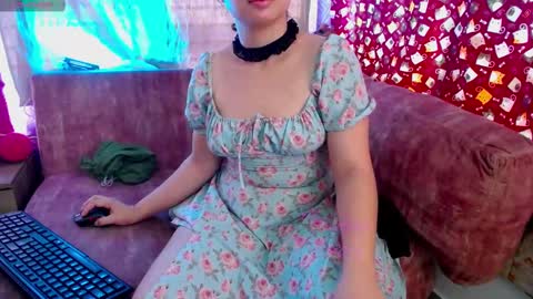 Snapshot of lilac_night chatting on February 15, 12:22 pm Jen online show from February 15, 12:22 pm