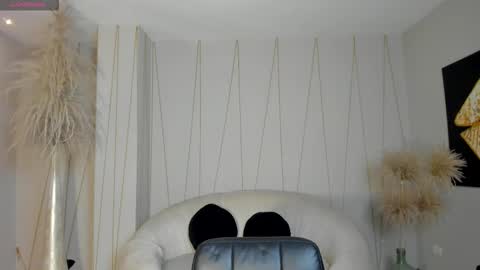Snapshot of lilawest chatting on October 6, 10:43 am Lila West online show from October 6, 10:43 am