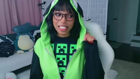 evie online show from October 2, 3:00 am