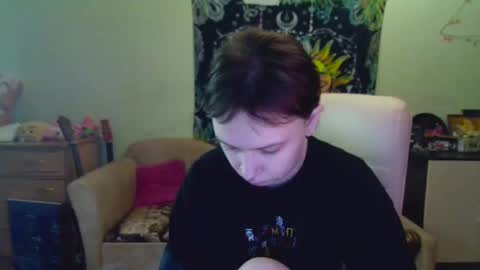 Snapshot of lileyfoxxx chatting on December 9, 11:15 am Lil online show from December 9, 11:15 am