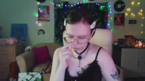 Snapshot of lileyfoxxx chatting on December 23, 9:59 am Lil online show from December 23, 9:59 am