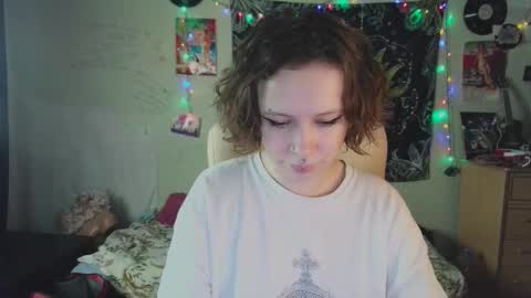 Snapshot of lileyfoxxx chatting on October 18, 11:24 am Lil online show from October 18, 11:24 am