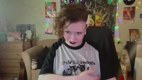 Snapshot of lileyfoxxx chatting on September 19, 10:25 am Lil online show from September 19, 10:25 am