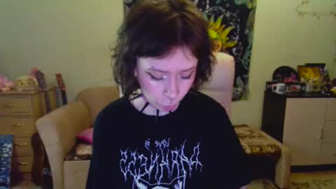 Snapshot of lileyfoxxx chatting on December 5, 10:44 am Lil online show from December 5, 10:44 am