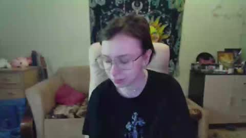 Snapshot of lileyfoxxx chatting on December 19, 10:02 am Lil online show from December 19, 10:02 am