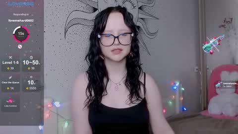 Snapshot of lilhornyprincess chatting on December 18, 9:47 am Nika and Lori online show from December 18, 9:47 am