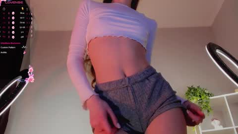 lili__roze_ online show from January 25, 9:35 pm
