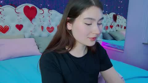 Snapshot of lili_luuu chatting on February 11, 3:51 pm Lilu online show from February 11, 3:51 pm