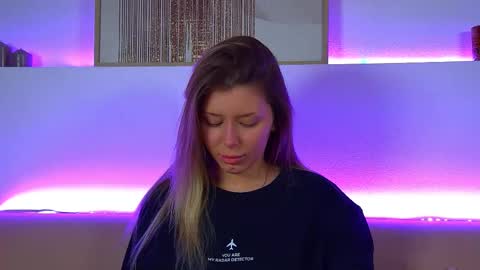 Mia online show from February 9, 4:40 pm