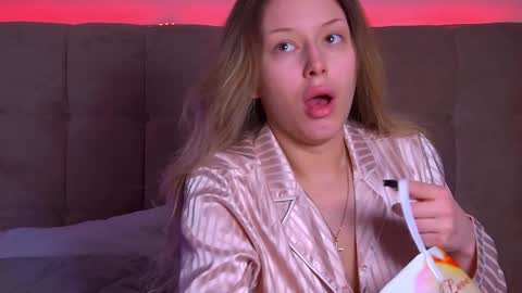 Mia online show from February 7, 6:45 am