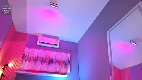 holis soy lily chang no olvides el pulgar arriba es muy importante para mi 3 independent model online show from January 7, 8:34 pm