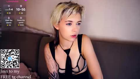 Snapshot of liliandaniels chatting on October 19, 7:32 am Lilian online show from October 19, 7:32 am