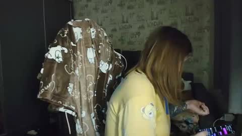 liliawoolf online show from February 7, 6:12 pm