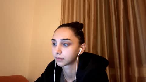 Snapshot of lilihalvorsen chatting on October 6, 10:36 pm Lina online show from October 6, 10:36 pm