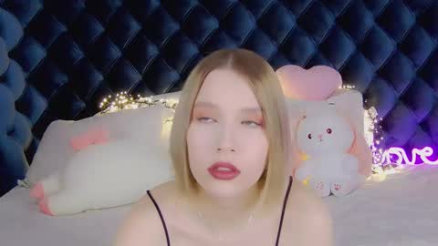 LiliLinn online show from March 8, 4:52 am