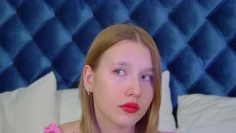 LiliLinn online show from November 21, 6:15 am