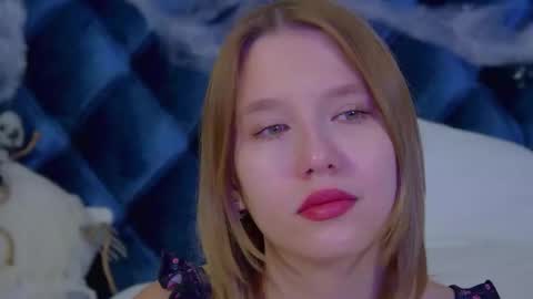 LiliLinn online show from October 28, 5:02 am