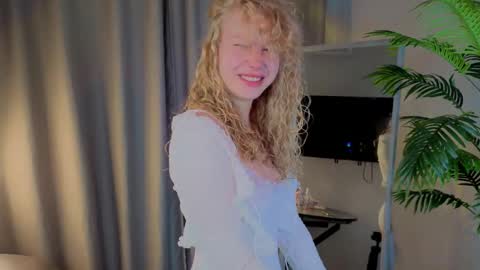 Snapshot of lililok101 chatting on October 27, 2:29 am lililok101 online show from October 27, 2:29 am