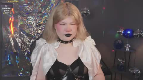 LilithNelson online show from April 16, 4:46 am