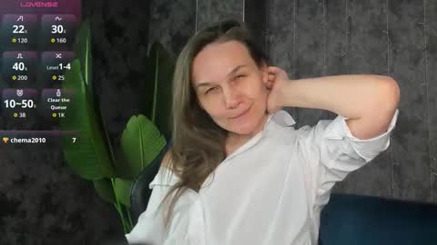 lillian_white1 online show from March 28, 1:16 am