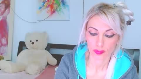 Lara online show from March 3, 1:11 am