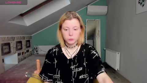 Lilly Depp online show from December 15, 1:11 pm