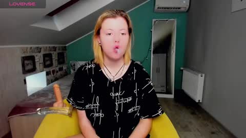 Lilly Depp online show from December 19, 1:07 pm