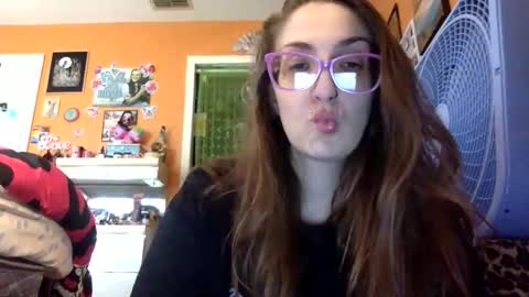 hi guys im back on here 3 online show from April 20, 9:40 pm