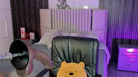 Lilly Ortiz online show from December 13, 8:48 pm