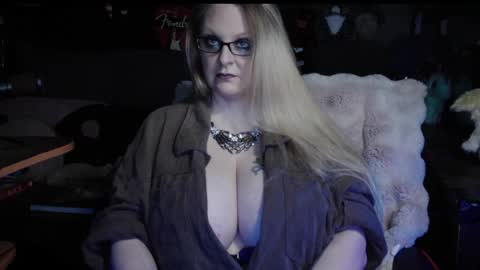 Lillyth Eden online show from April 9, 5:54 am