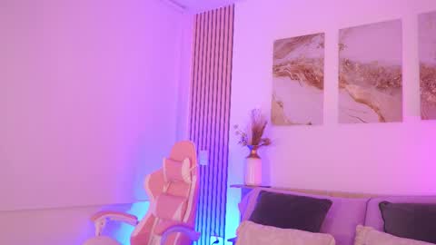 Lilly Thompson  online show from February 2, 11:04 pm