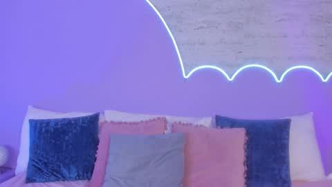 Lilou online show from November 6, 8:04 pm