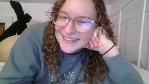 Snapshot of lilpies chatting on December 19, 12:02 am LilPies  online show from December 19, 12:02 am