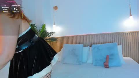 lily_cole27 online show from December 16, 11:27 am