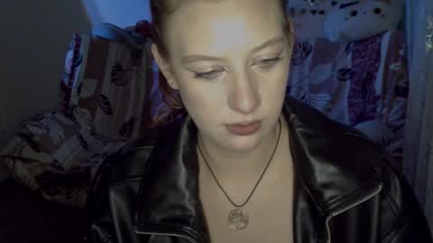 lily_ember online show from December 5, 8:32 pm