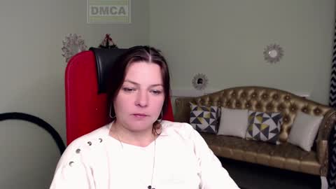 Snapshot of lily_flower7_ chatting on December 17, 4:12 am Lily online show from December 17, 4:12 am