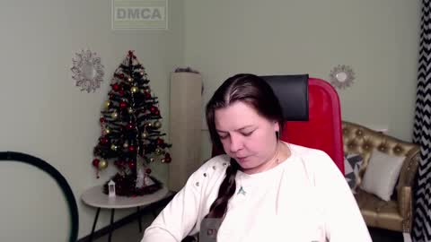 Snapshot of lily_flower7_ chatting on December 26, 4:43 am Lily online show from December 26, 4:43 am