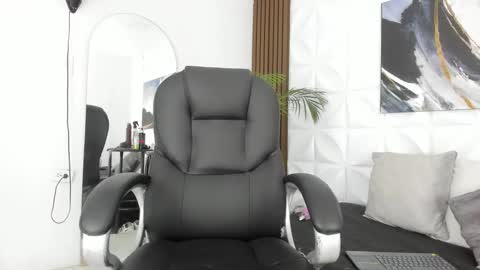 Snapshot of lily_johnson1 chatting on October 22, 1:38 pm Lili online show from October 22, 1:38 pm