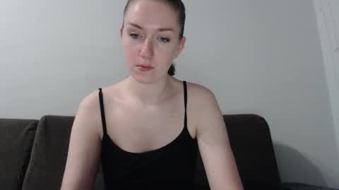 lily_love_x online show from November 6, 12:49 am