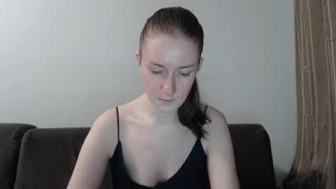 lily_love_x online show from April 16, 4:35 am