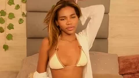 Snapshot of lily_miiller chatting on October 18, 8:32 pm Lily Miiller online show from October 18, 8:32 pm