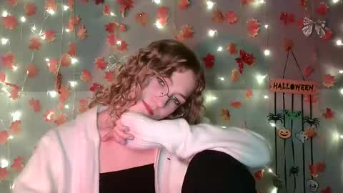 Snapshot of lily_tayberry chatting on October 2, 3:39 pm small lily online show from October 2, 3:39 pm