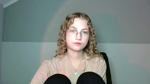 Snapshot of lily_tayberry chatting on September 8, 3:22 pm small lily online show from September 8, 3:22 pm