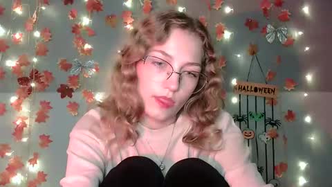 Snapshot of lily_tayberry chatting on October 15, 1:14 pm small lily online show from October 15, 1:14 pm