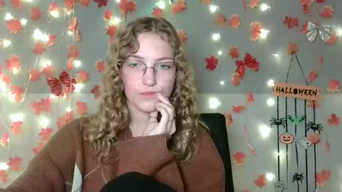 Snapshot of lily_tayberry chatting on October 8, 12:31 pm small lily online show from October 8, 12:31 pm