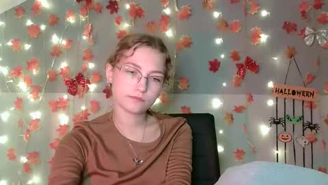 Snapshot of lily_tayberry chatting on October 9, 12:31 pm small lily online show from October 9, 12:31 pm