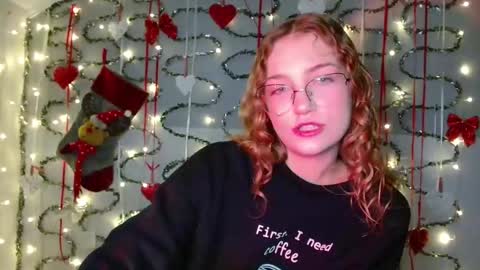 small lily online show from December 1, 6:21 pm