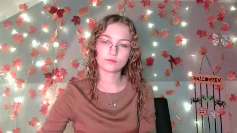 Snapshot of lily_tayberry chatting on October 13, 1:03 pm small lily online show from October 13, 1:03 pm