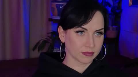 Lily online show from November 10, 4:02 pm