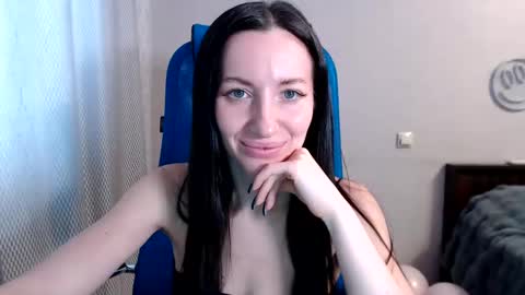 Snapshot of lilymellow chatting on December 13, 7:59 am Lily online show from December 13, 7:59 am
